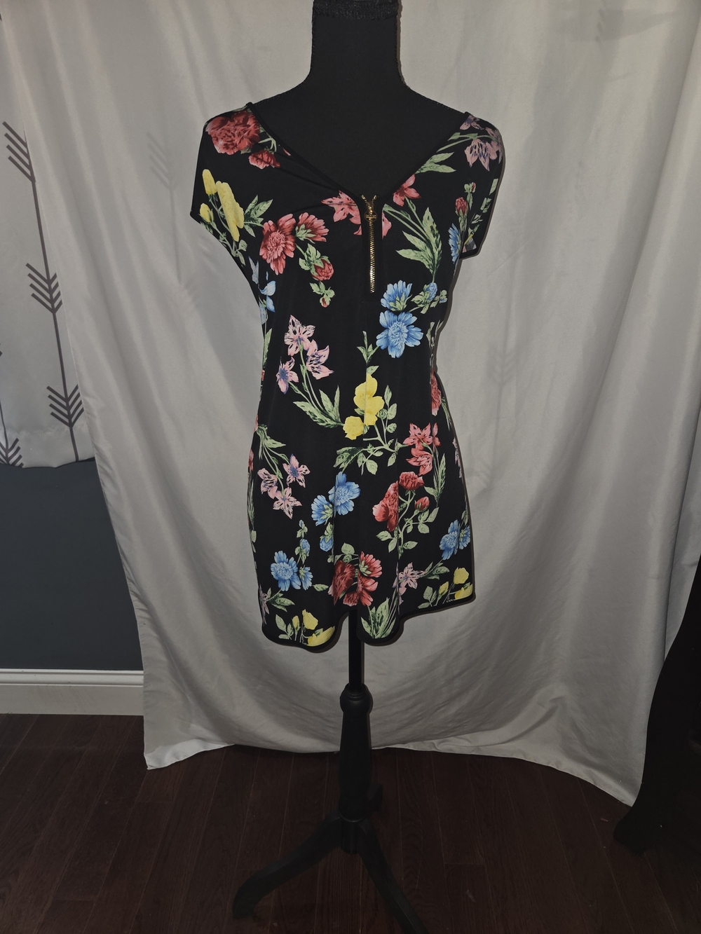 Calvin Klein Black Floral Zip-Front Mini Plus size blouse.